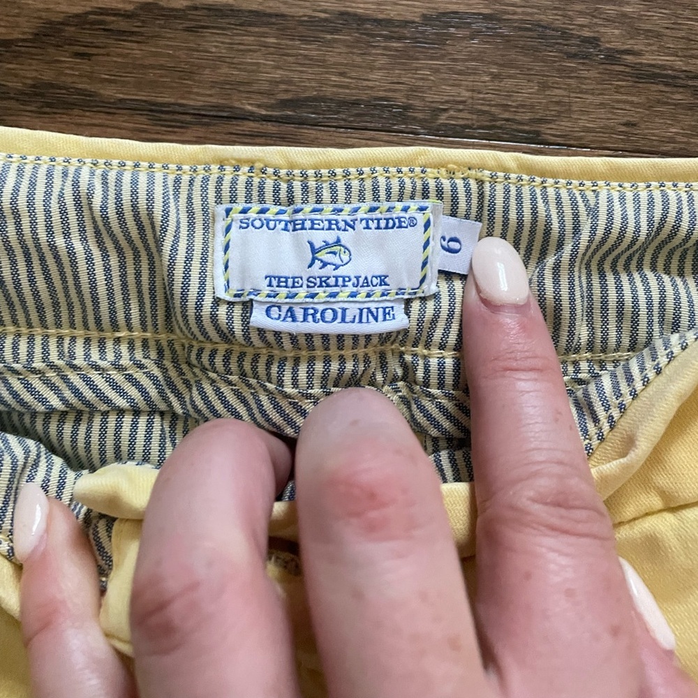 Southern Tide 5” Caroline Shorts - Picture 2 of 5